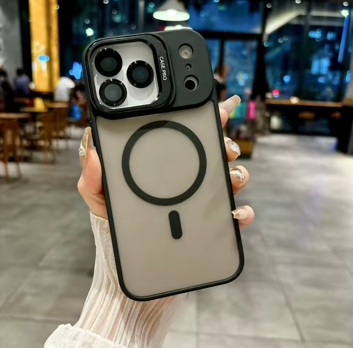 iPhone 17 Pro Max MagSafe Case – Transparent with Camera Lens Cover